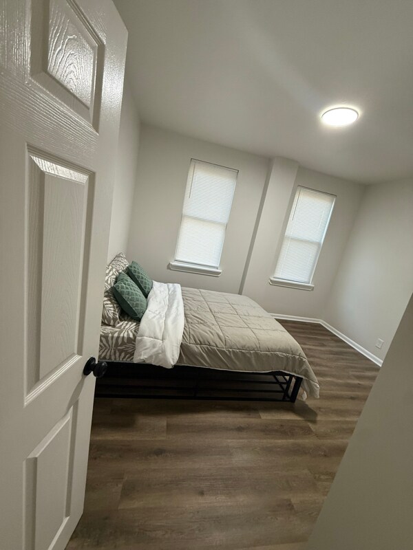 Building Photo - 1 Maple Ave