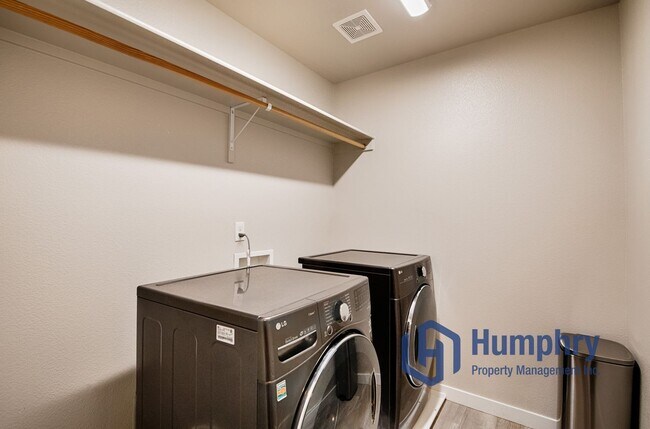 Building Photo - Beautiful home in South East Boise