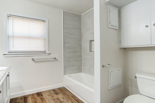 Building Photo - 2430 30th St