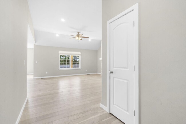 Building Photo - 270 Hickory Hills St
