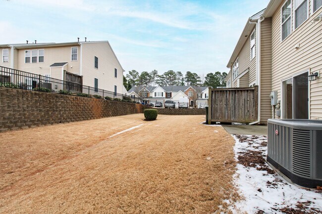 Building Photo - Cozy 3BR Townhouse in Glenwood Crossing!