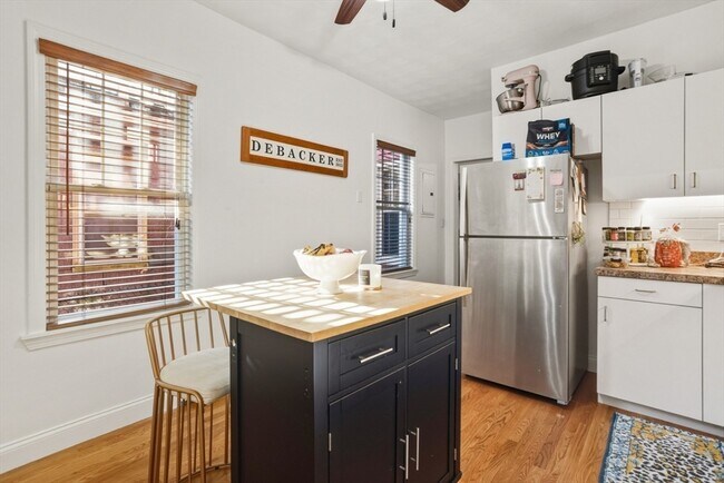 Building Photo - 171 Brooks St