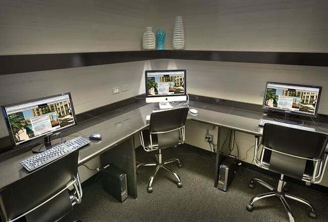 Building Photo - 740 N Rush St