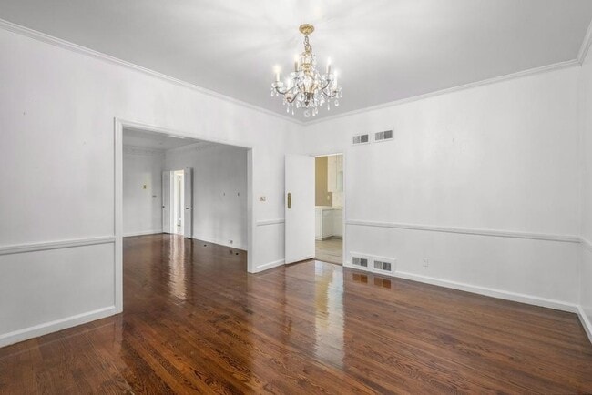 Building Photo - 757 Old Ivy Rd NE