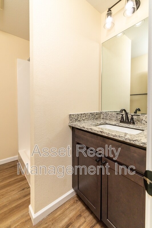 Building Photo - 910 Warrior Hill Dr