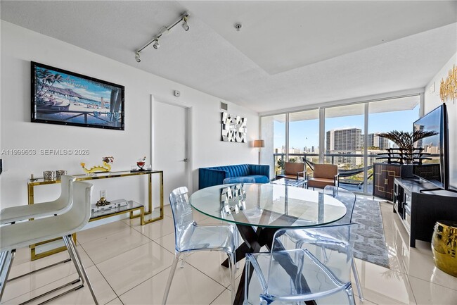 Building Photo - 1861 NW S River Dr