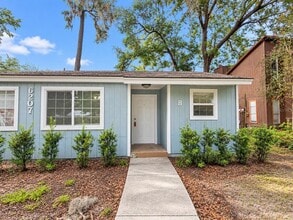 Building Photo - 6207 SW 11th Pl