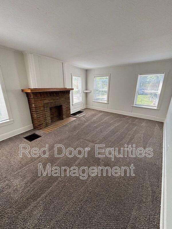 Building Photo - 403 1/2 W Wheeling St