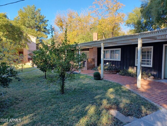 Primary Photo - 24 E Glendale Ave