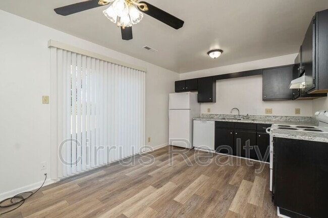 Building Photo - 2716 Peach St