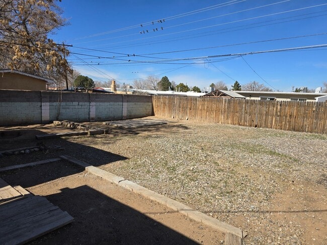 Building Photo - 4811 Comanche Rd NE