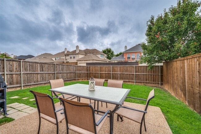 Building Photo - 3523 Lincoln Dr