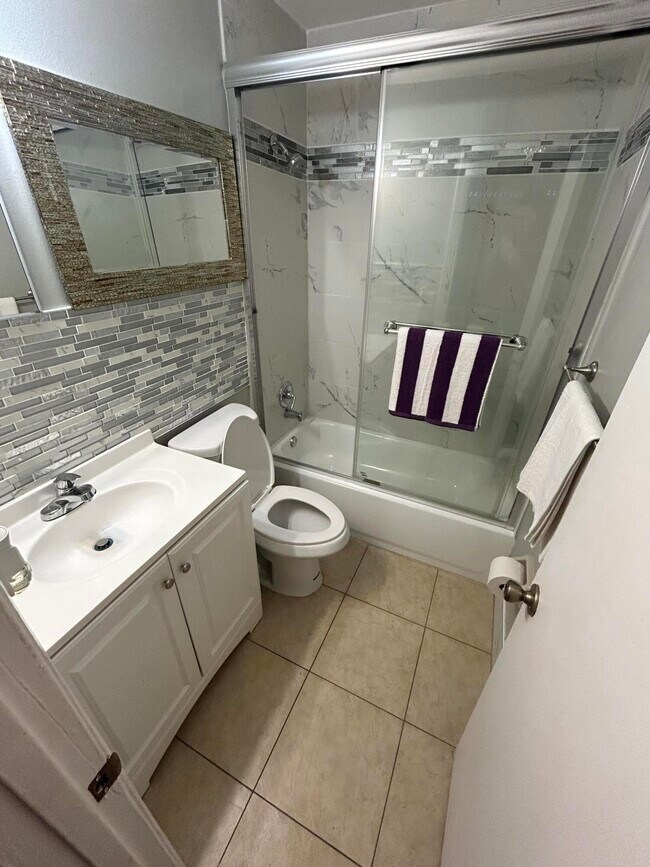 Building Photo - 3045 Jackson Ave