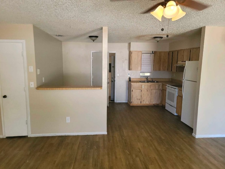 Building Photo - 15696 Bolesta Rd