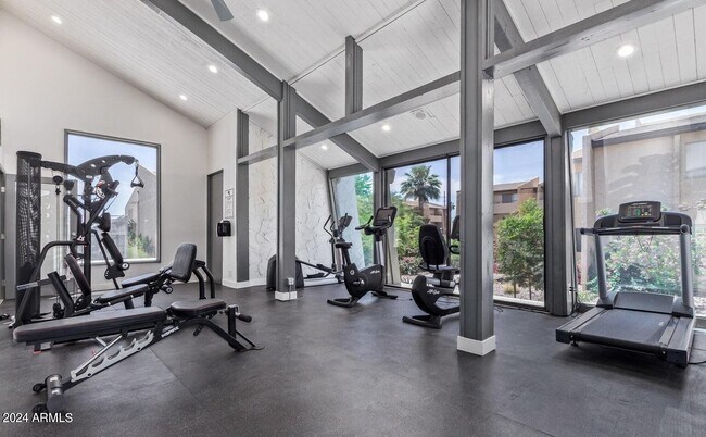 Building Photo - 8055 Thomas Rd