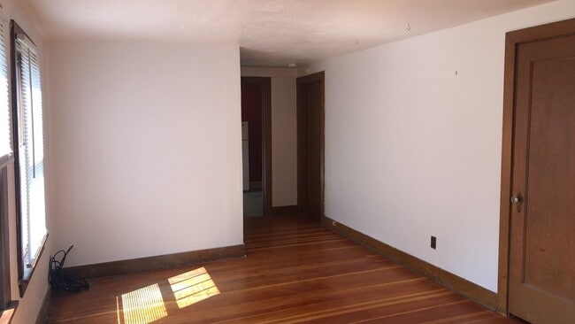 Building Photo - 468-470 NE Maiden Lane