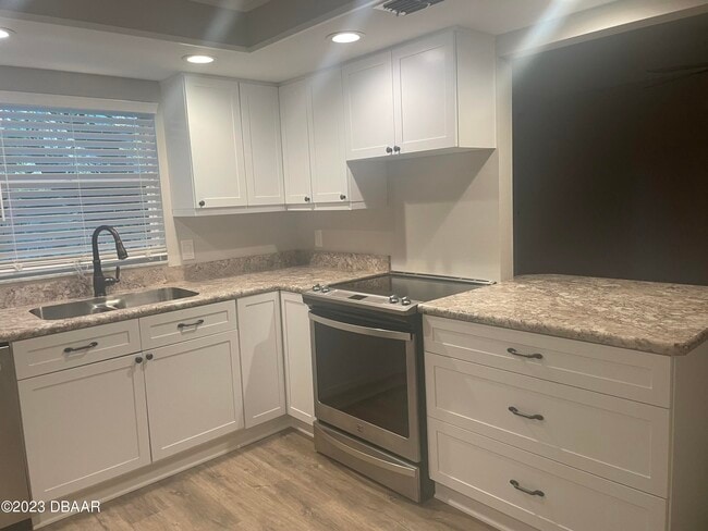 Building Photo - 261 Manhattan Way