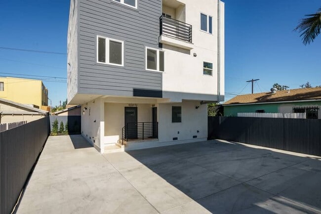 Building Photo - 5335 Homeside Ave