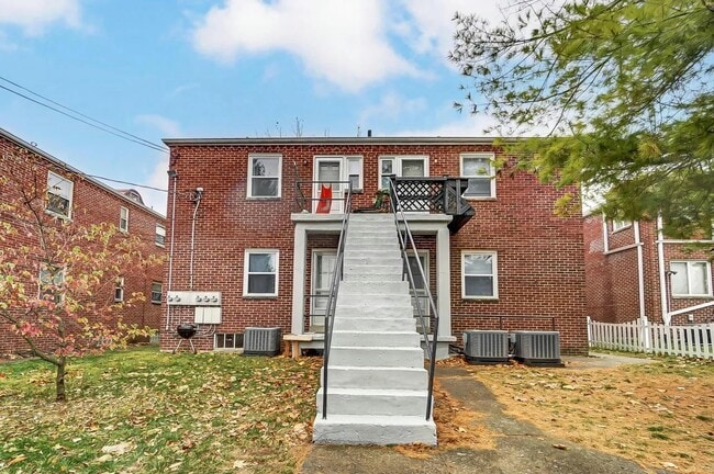 Building Photo - 1798 Northwest Blvd