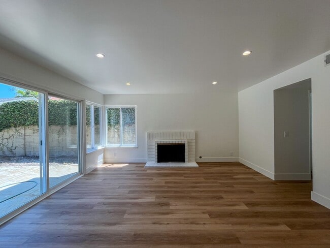 Building Photo - 5281 Tattershall Ave