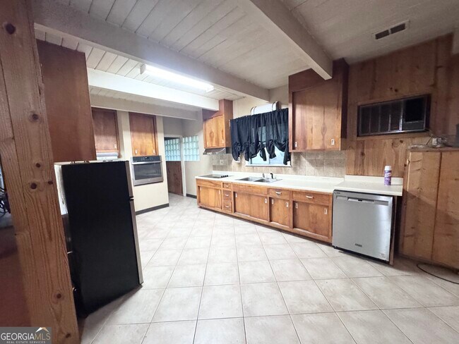 Building Photo - 163 Holly Ridge Rd