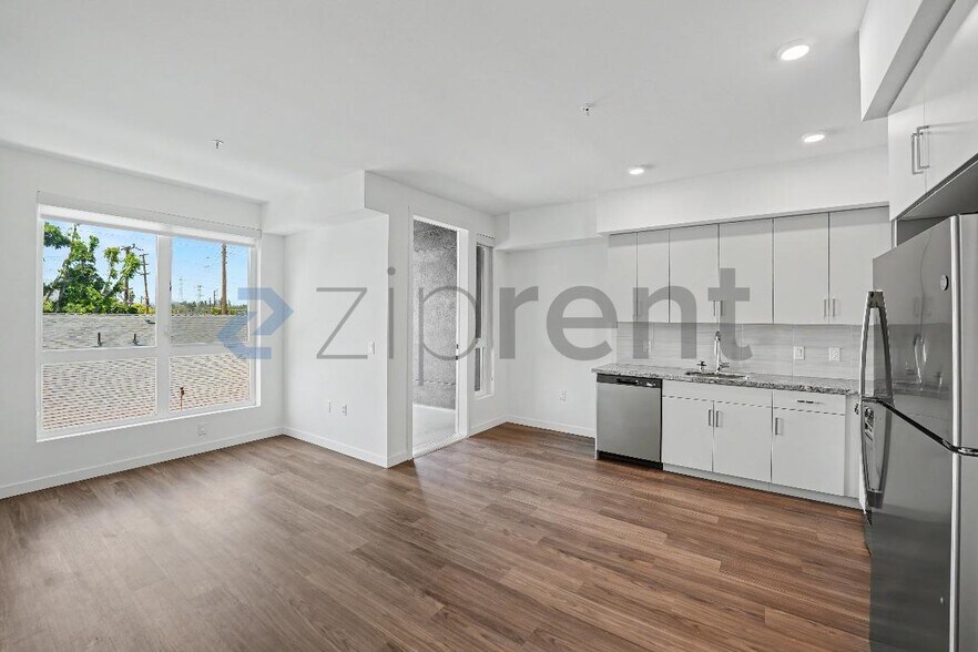 Building Photo - Unit 316