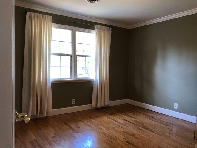 Building Photo - Elegant and Luxury home in Medina, 5 bedro...