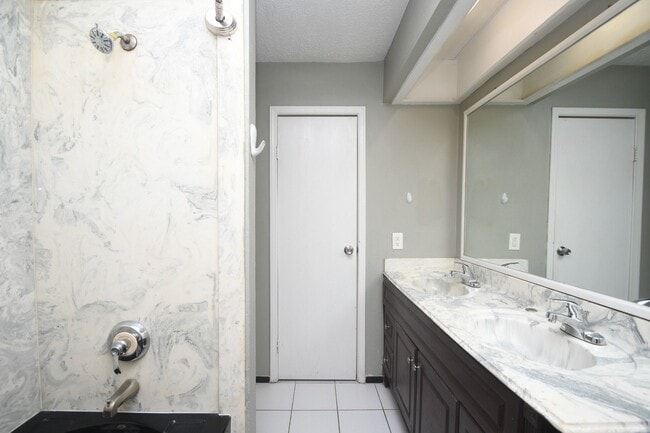 Building Photo - 379 Richvale Ln