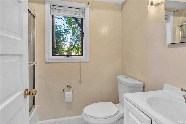 Building Photo - 1058 Wilmot Rd