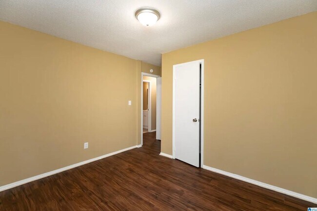Building Photo - 4/2 Adamsville Home