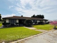 Building Photo - Spacious Country Retreat!