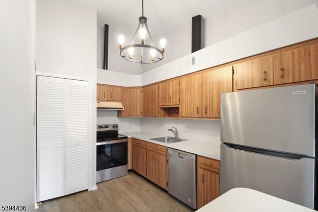 Building Photo - 70 Meadowview Dr