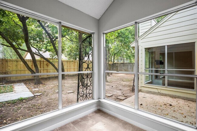 Building Photo - 22 S Rain Forest Ct
