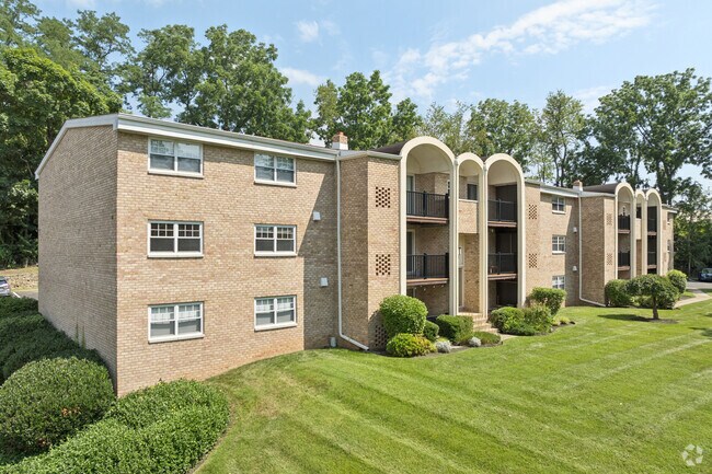 Building Photo - Radnor Crossing