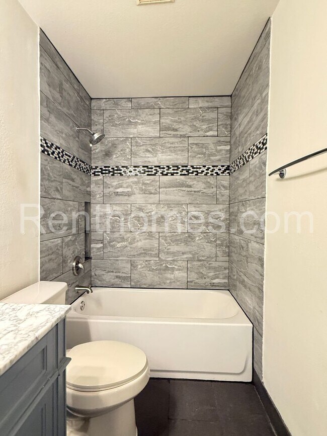 Building Photo - 9352 Twin Trails Dr