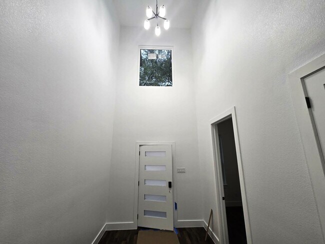 Building Photo - 14811 Wallach Dr