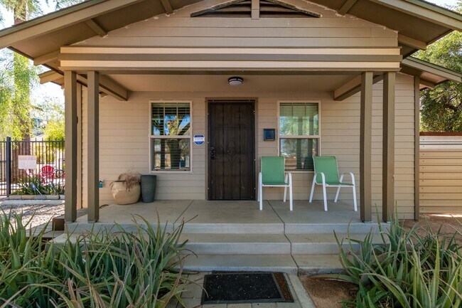 Building Photo - Charming Home in Garfield District – Renovated w/ Hardwood Floors, Granite Counters, In-Unit W/D ...