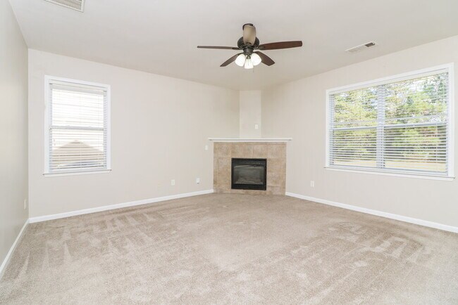 Building Photo - 251 Palisades Dr