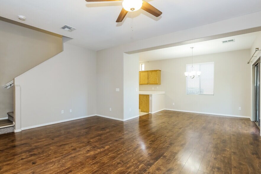 Building Photo - 865 E Stottler Dr