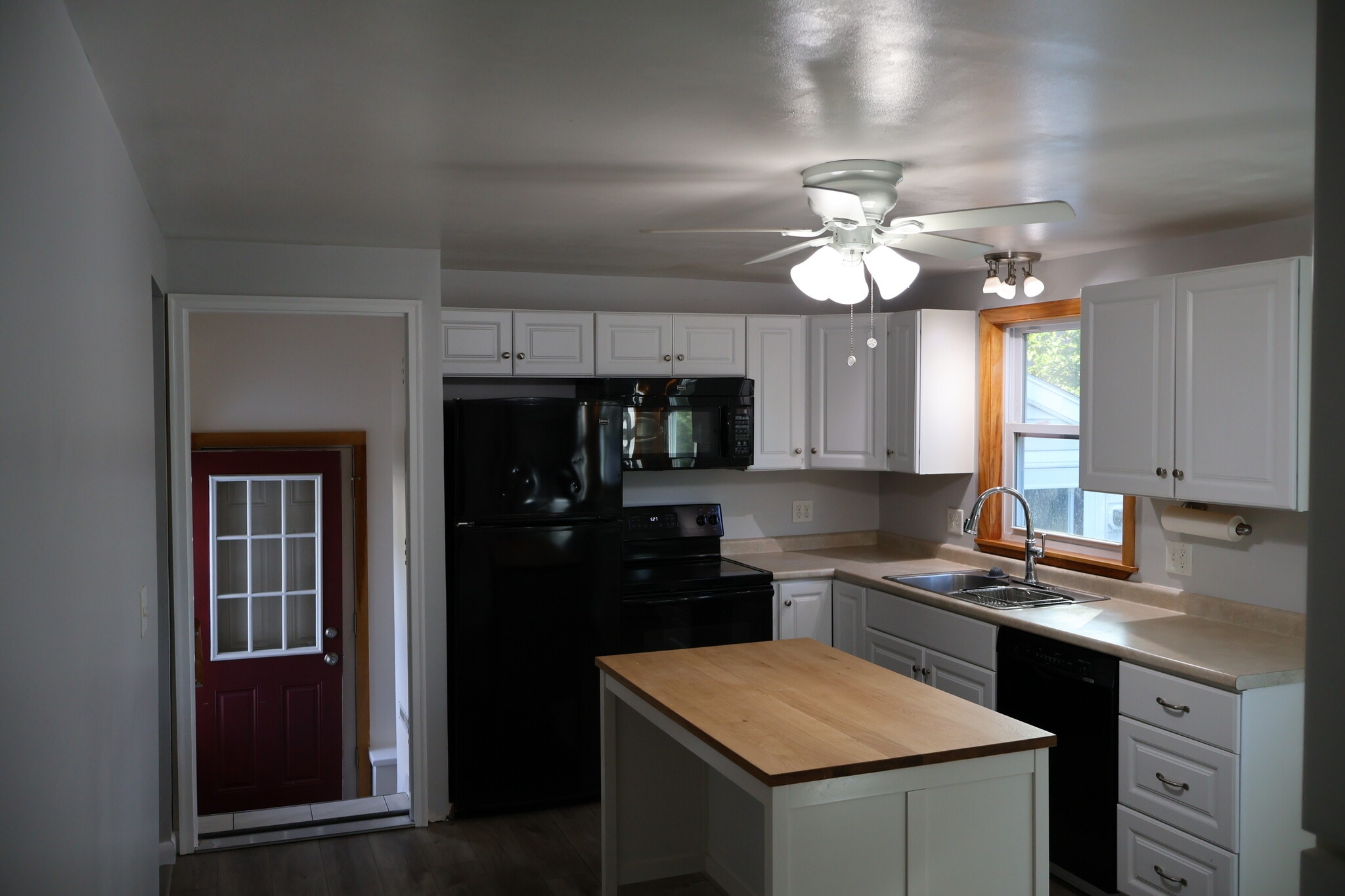 Building Photo - 159 Leslie Dr