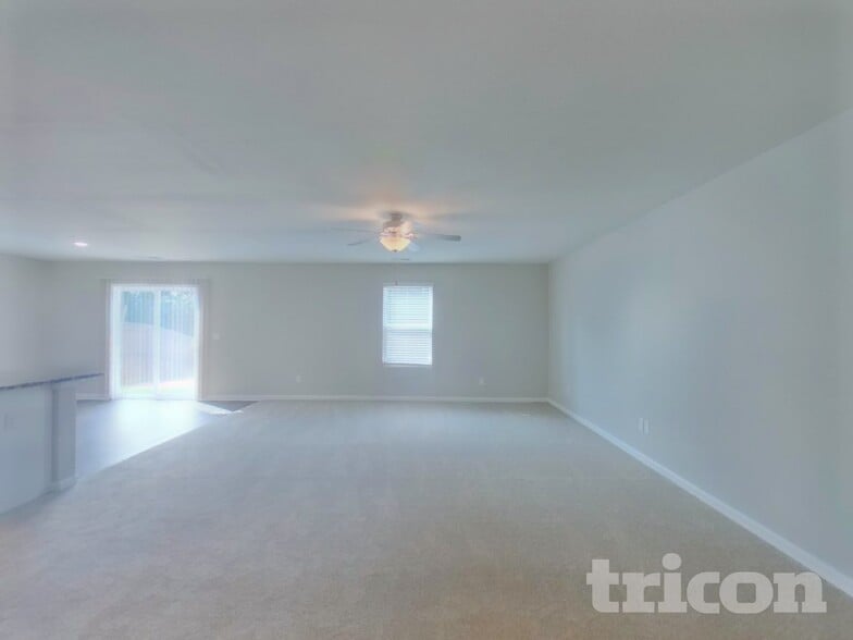 Building Photo - 2170 Southlea Dr