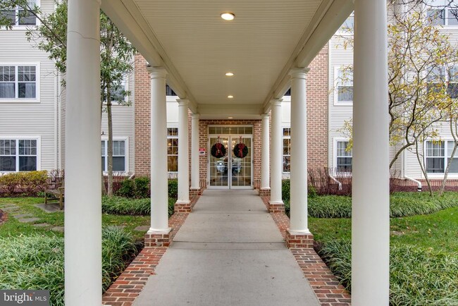 Building Photo - 2111 Ganton Green