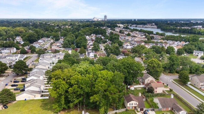 Building Photo - 609 Maxwood Ct