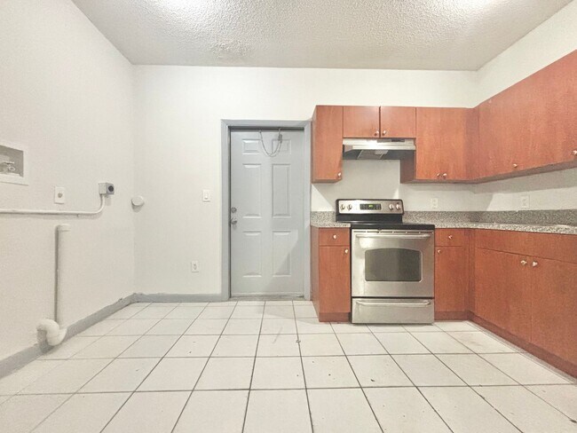Building Photo - Three Bedroom Single Family Home with Private Fenced Yard and Driveway