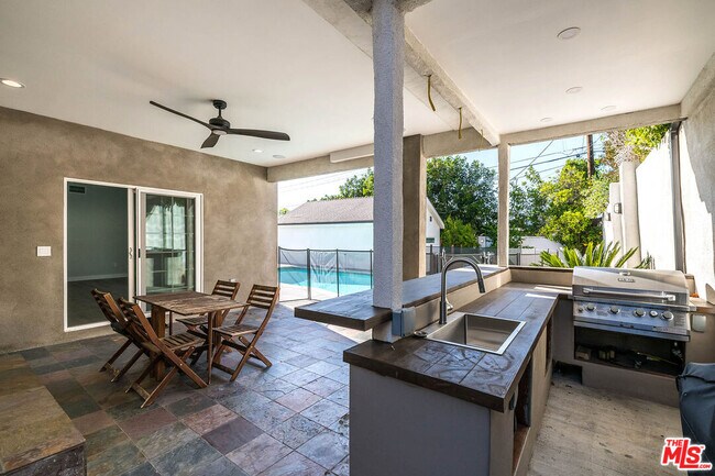 Building Photo - 523 E Fairmount Rd