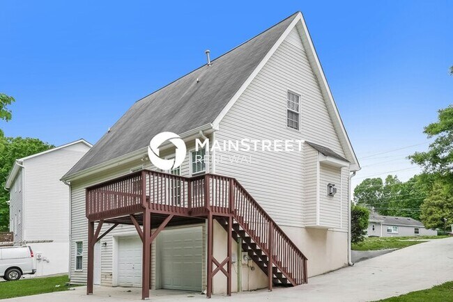 Building Photo - 3 Bedroom Pet-Friendly Home in Winston-Salem, NC with Main Street Renewal