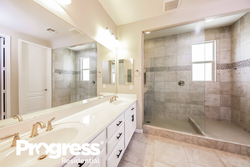 Building Photo - 10642 W Anna Ave