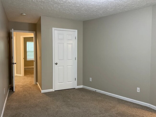 Building Photo - 7013 Calderwood Dr
