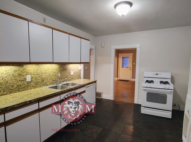 Building Photo - 3 Bd 1 Ba Home with Hardwood Floors in Midvale