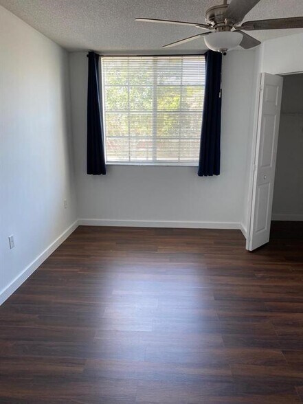 Building Photo - 631 SW 111th Ln